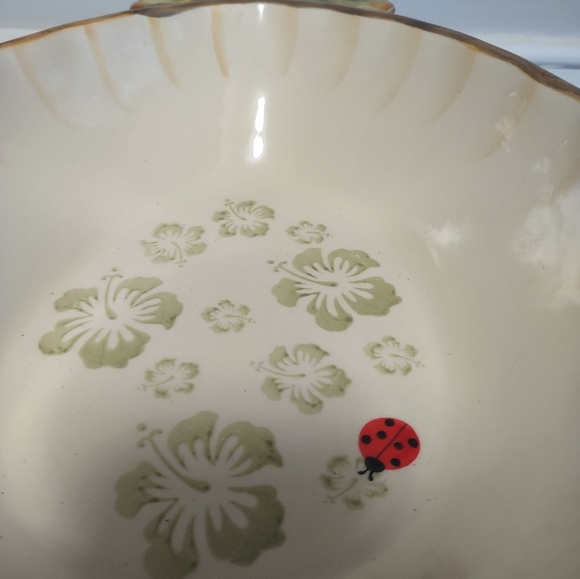 Temptations Temp-tations By Tara Copa Pineapple 1.5 QT Serving Bowl 13” Ladybug - Picture 2 of 5